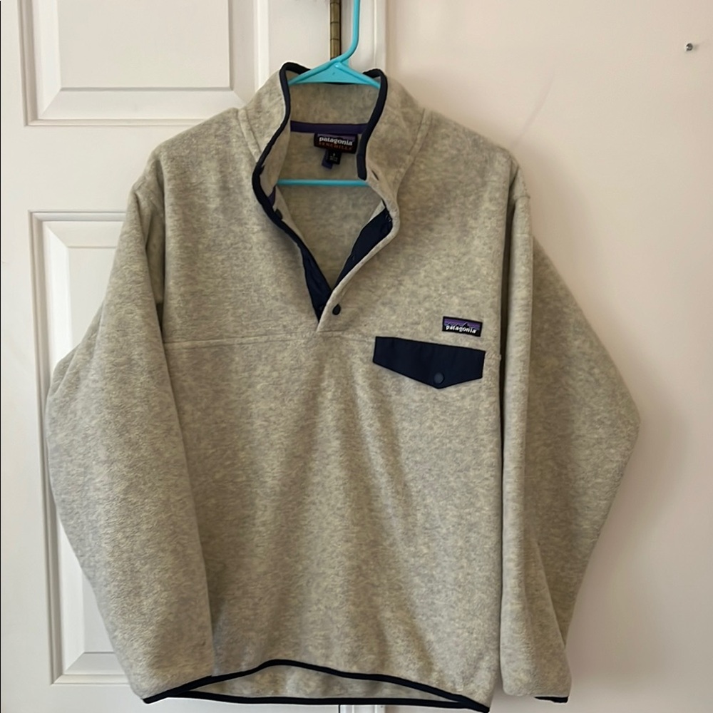 Patagonia Light Gray Fleece Pullover with Navy Trim